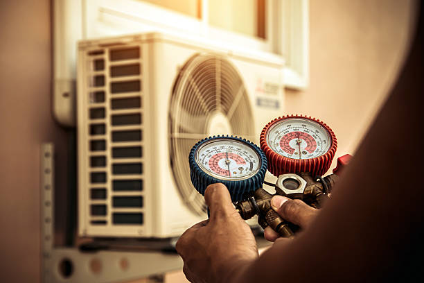 Professional Hvac technician working in Woodbridge, CA